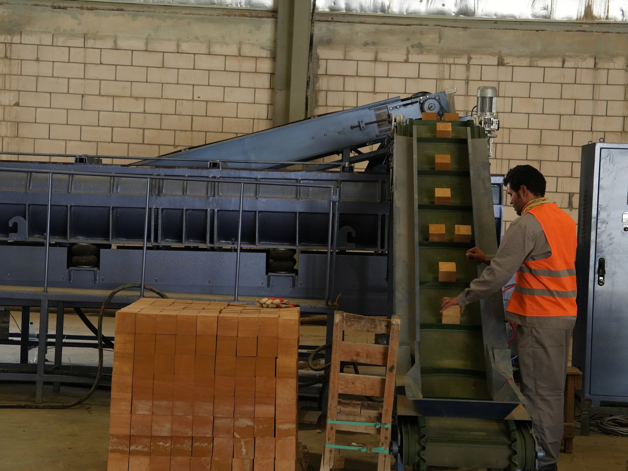 Vibratory Polishing Machine for marble, granite, limestone, mosaic stone and sandstone 